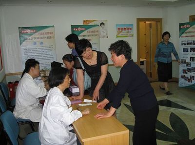 心系女性，關(guān)愛家庭 營養(yǎng)健康教育活動(dòng)順利啟動(dòng)并開展現(xiàn)場(chǎng)咨詢